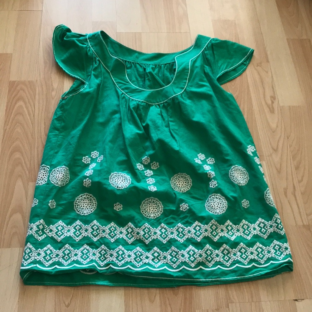 Banana republic green embroidered top S